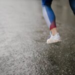 Warum quietschen Schuhe beim Laufen?
